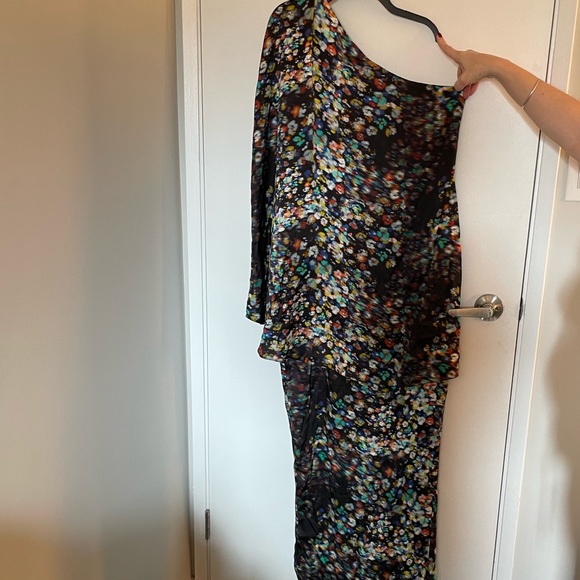 Halston dress like new- newly dry cleaned. Size 10 - Picture 2 of 3